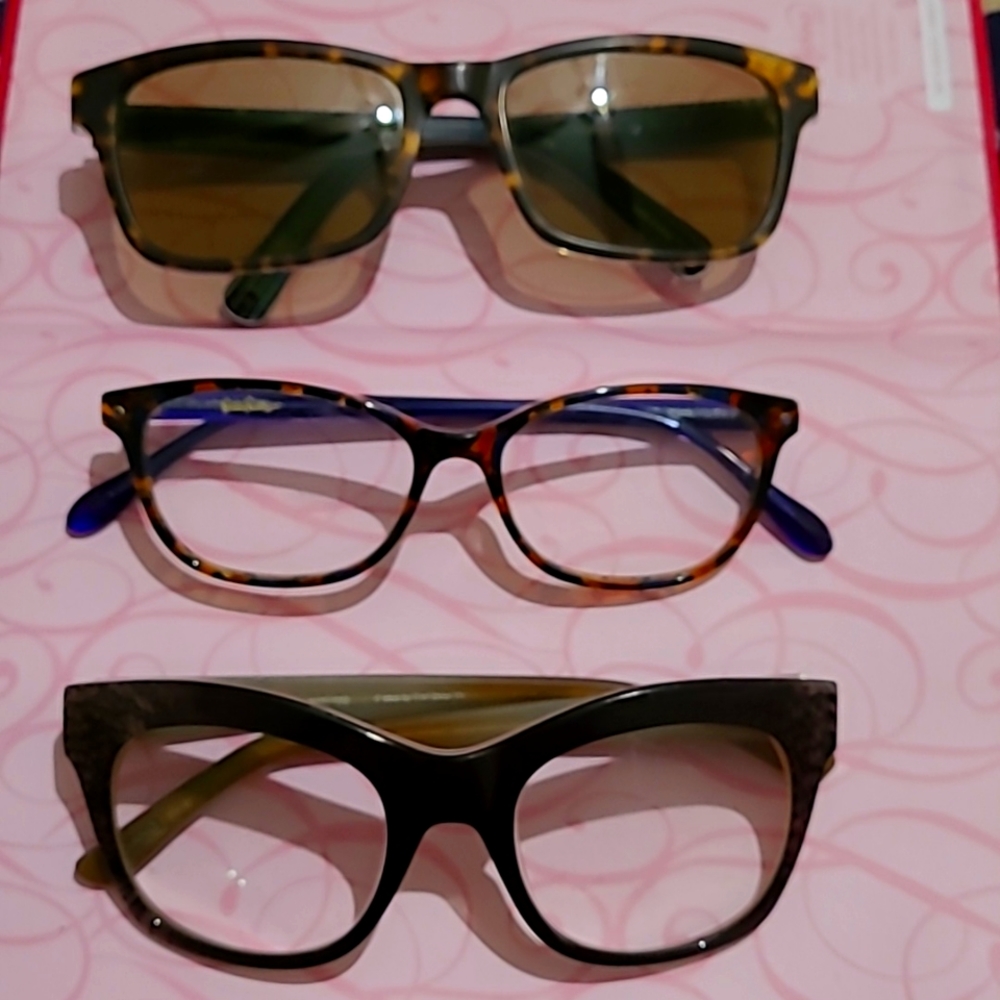 Bundled of 2 eyeglasses 👓available
